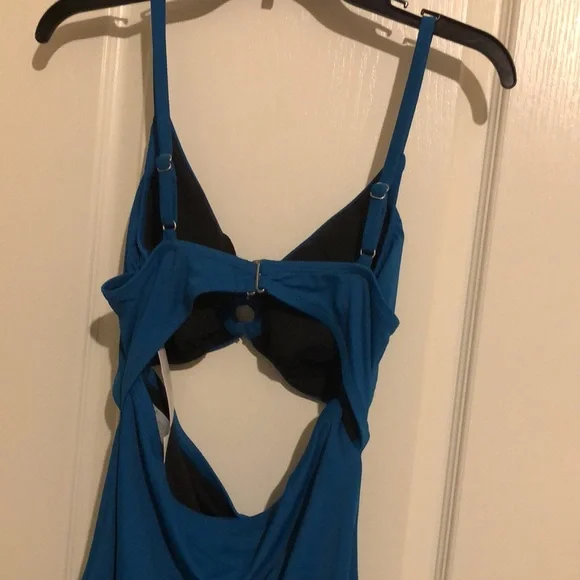 NWT ONE PIECE SWIMSUIT BIKINI. SIZE L (12 - 14 ) - Picture 4 of 4